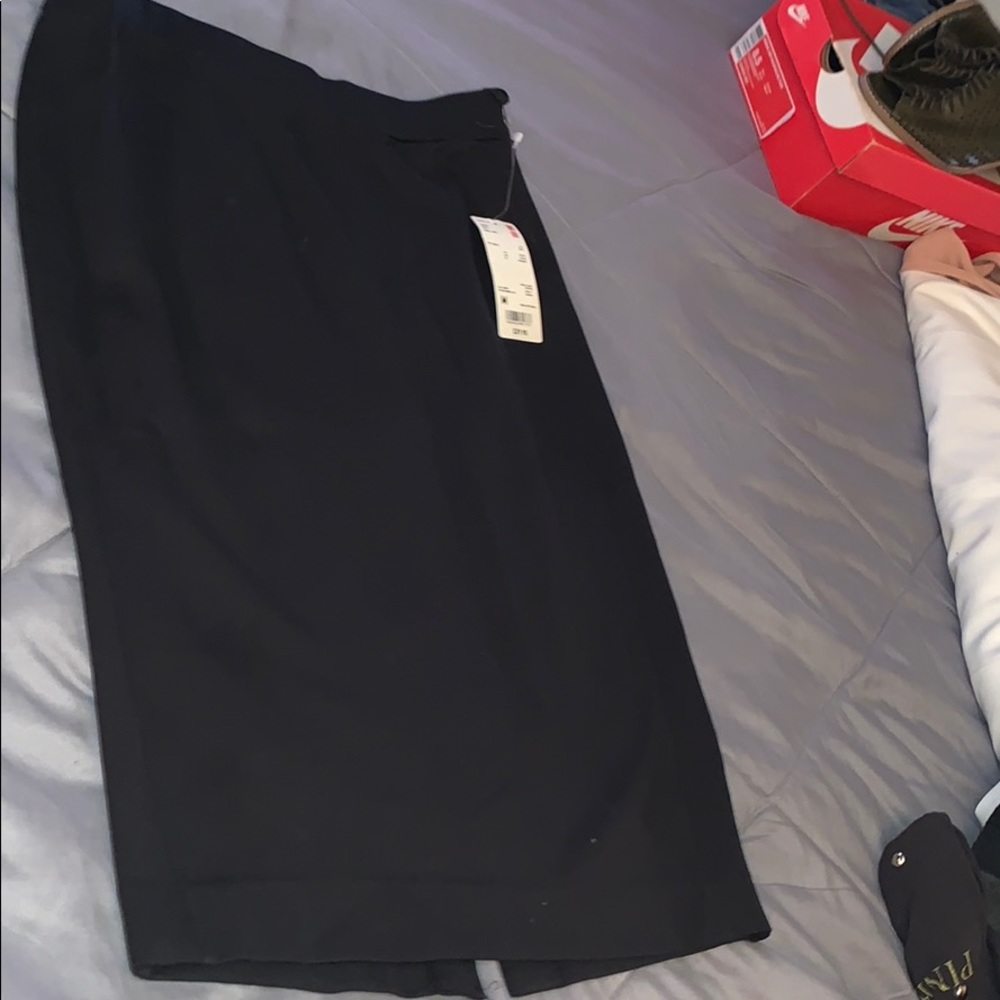 Black UNIQLO pencil cotton skirt.